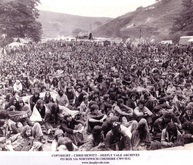 The crowd at Deeply Vale; photograph copyright Chris Hewitt - Deeply Vale Archives, PO Box 116 Northwich, Cheshire, CW9 5UG - www.deeplyvale.com - Used with permission