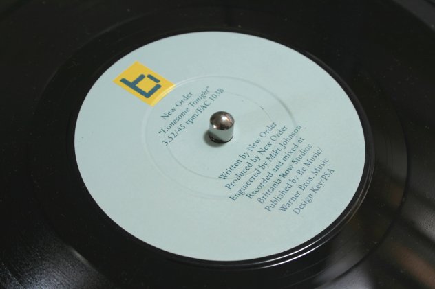 Fac 103 Thieves Like Us; b-side label detail