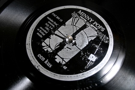 FAC BN 13 Een Kus; front cover detail