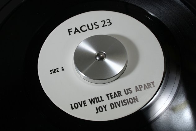 Facus 23 Love Will Tear Us Apart; label detail